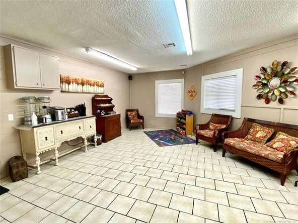 405 N Eufaula Ave, Coweta, OK 74429